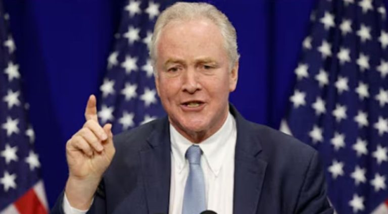 Unsettling photo of this Democrat Senator could completely destroy his career