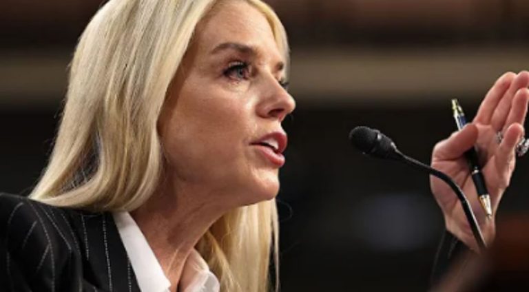 Unhinged Democrat screams at Attorney General Pam Bondi for this ridiculous reason